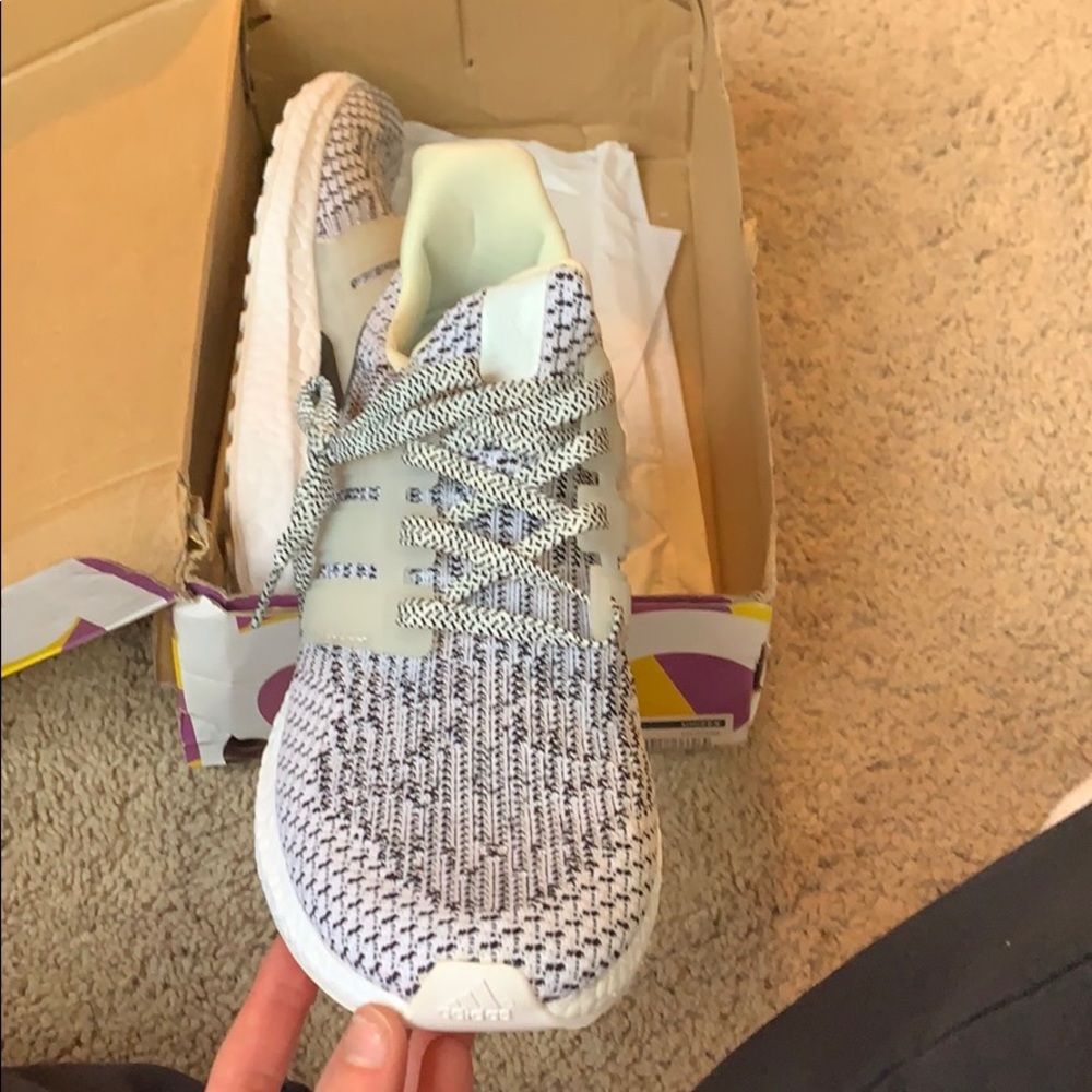 Ultra boosts - Picture 3 of 4